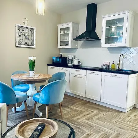 アパート Kamienica Arte 1 ウストカ